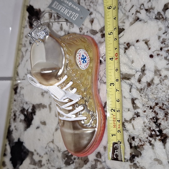 🎅 Converse sneaker style glass ornament - cream and pink - Picture 7 of 8